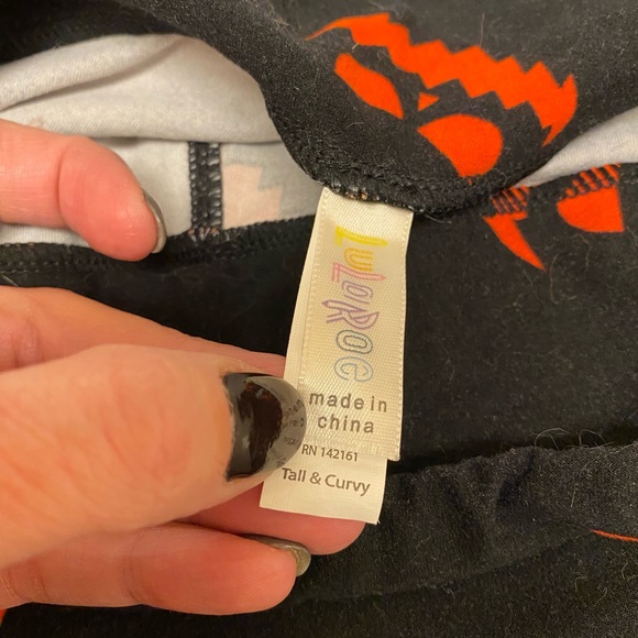 3/$28 EUC - LuLaRoe | Halloween Leggings | Buttery Soft | Tall & Curvy - Picture 2 of 3